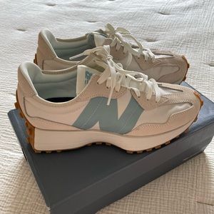 New Balance W’s 327 - 7.5